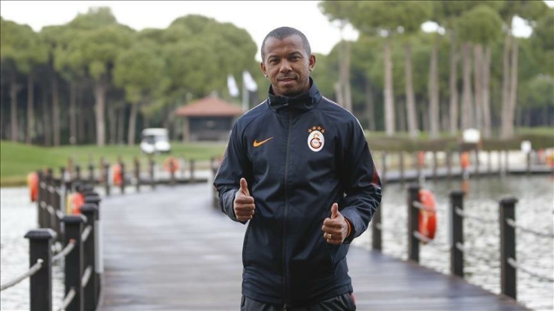 <p><b>'TÜM TEKLİFLERE AÇIĞIM'</b></p><p>Fluminense çok sevdiğim ve bağlı olduğum bir kulüp. 3 yıl orada oynadım. Teklifleri değerlendirmem lazım. Temmuz ayına kadar sözleşmem var. Bugün, Tanrı'ya şükürler olsun ki finansal durum benim önceliğim değil. Yaşamak için güzel bir yer arıyorum, kızım ve ailem için güzel bir yer arıyorum. Rio de Janeiro'yu biliyorum, 3 yıl orada yaşadım, harika bir şehir. Gelecek tüm tekliflere açığım</p>
