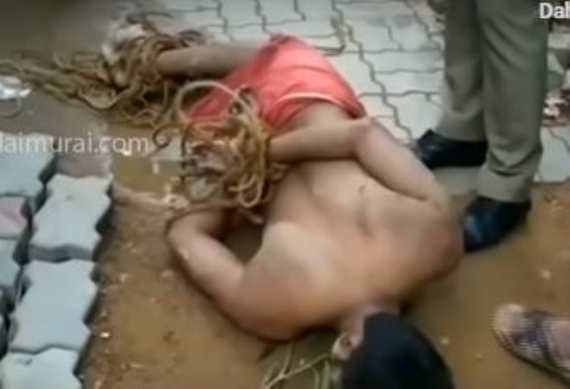 <p>Komularnn ifadesine gre  Nadu, Cuma gn ge saatlerde evinden plak bir halde darya frlad.</p>