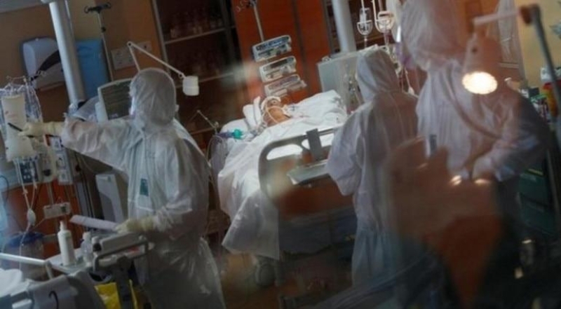 Yal kadn boynundaki yara nedeniyle tedavi edilmek zere hastaneye kaldrld.