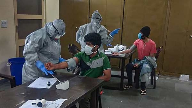 <p>Sosyal medya kullanclar ise devam eden pandeminin ortasnda yaanan tuhaf olaya, 'zombi kyameti' yorumlar yapt.</p>