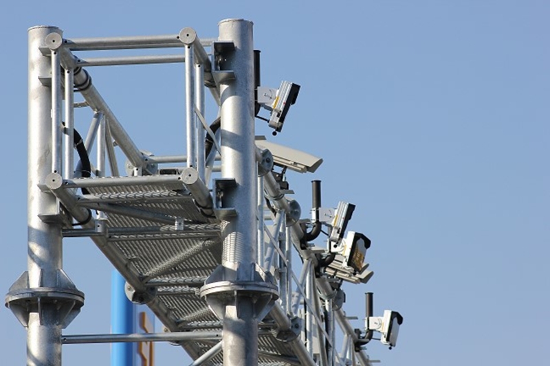 <p>Yurt genelinde kurulumu tamamlanan sistemle, kaliteli ses haberleşmesi, elektronik posta alışverişi, dosya paylaşımı, intranet erişimi, emniyetli ve süratli veri aktarımı, suç ve suçlu sorgulama ve sistemlerin merkezden yönetimi gibi imkanlar elde edildi.</p>