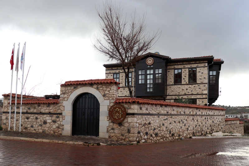 <p>'Yapılan uygulamalar tamamen doğrudur, salgının önlenmesi için bu tedbirler gereklidir. Harput'un şu an ki durumuna baktığımızda genel olarak büyük bir çoğunluğun uyduğunu memnuniyetle görüyoruz.' dedi.</p>