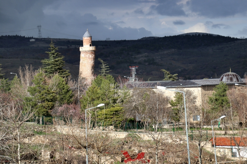 <p><b>'CUMHURBAŞKANIMIZ 'ÇIKMAYIN' DİYOR, ÇIKMAMALIYIZ'</b><br></p>