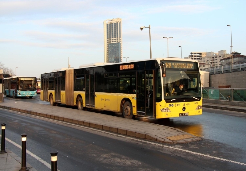 <p>Otobslerde yolcularn iftli koltuklara tek otururken toplu tama kullananlarn saysnn azald grld.<br></p>