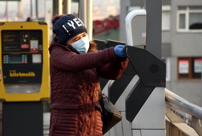 <p>'Bizim iin ok gzel oldu. Araba saysnda yar yarya azalma oldu. Trkiye'nin durumu ortada u an. Kendi temizliimize nem vermemiz gerekiyor, kendimizi mmkn olduunca izole etmemiz lazm' eklinde konutu.</p>