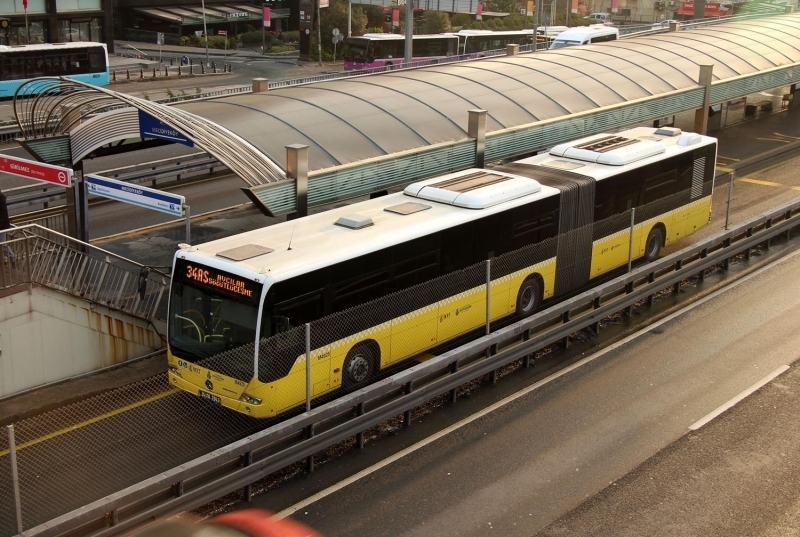 <p>Seyrel oturma dzeni uygulamasn iyi bulduunu belirten Mevlt zcan isimli vatanda,' Bence uygulama ok gzel. nsanlarn sal ve gelecei iin iyi bir uygulama. nallah devam gelir ve virs gidene kadar devam gelir. Bizde elimizden geldiince tedbir almamz lazm. Hafta sonu evdeydim, hi dar kmadm. Bugnde ie gidiyorum, o yzden ktm. Vatandalarda mecbur kalmadka dar kmasnlar' ifadelerini kulland.</p>