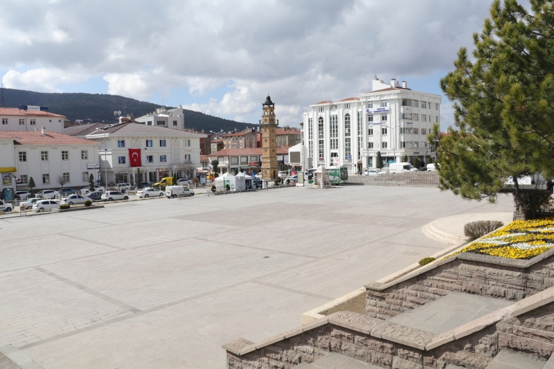 <p>Yozgat halk 'Evde kal' arsna uydu, Cumhuriyet Meydan bo kald.</p>