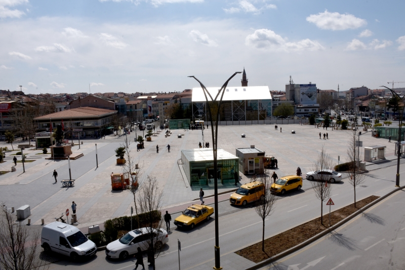 <p>Krehir'de Cacabey Meydannda sessizlik hakim oldu.</p>