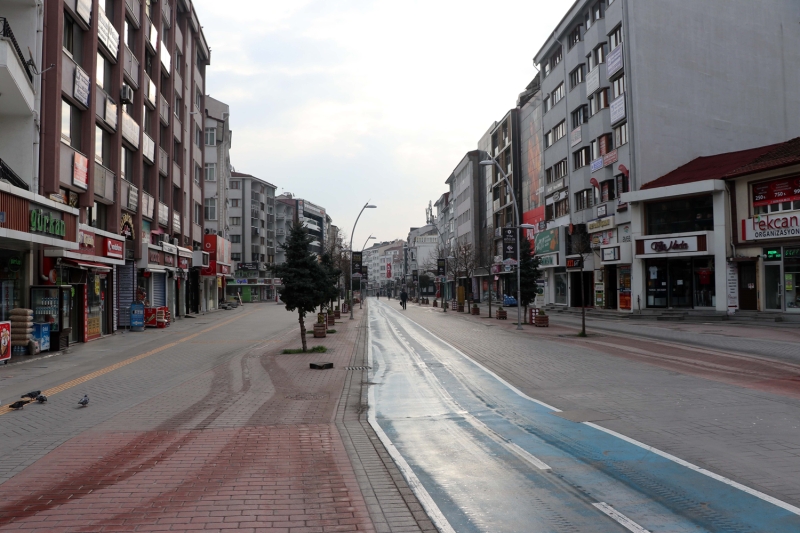 <p>zzet Baysal Caddesi</p>