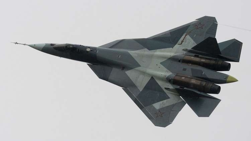 <p class='MsoNormal'>Uçağın hayalet uçak özellikli, tek kişilik, çift motorlu jet  avcı uçağı olması ve Rusya'ya hizmette ilk operasyonel hayalet teknolojisini  kullanacak uçak olması planlanmaktadır.</p>