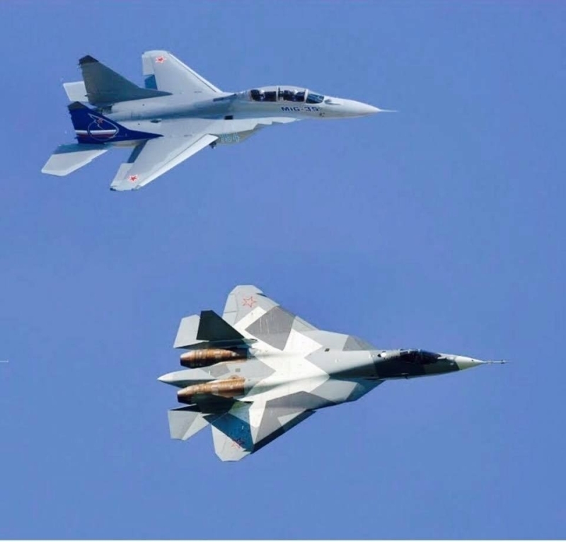 <p class='MsoNormal'>Su-57'nin takviyesiz süpersonik uçuş, kısa mesafeli kalkış  ve iniş, radarlara görünmezlik (hayalet) teknolojileri, kapalı bölmelerde silah  sistemleri, süper manevra kabiliyeti gibi özellikleri bulunuyor.</p>