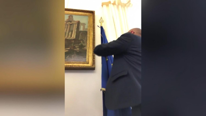 <p><b>AB’YE BAYRAKLI TEPKİ</b></p><p><br></p><p>Tepki furyasında öncülüğü ise İtalya Temsilciler Meclisi Başkan Yardımcısı Fabio Rampelli başlattı.<br></p>