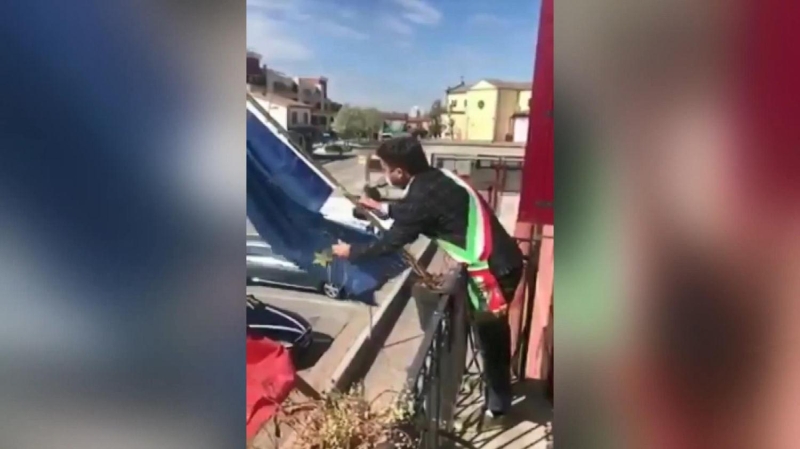 <p>Öte yandan, Rampelli’ye Cadoneghe Belediye Başkanı Marco Schiesaro da katıldı</p>