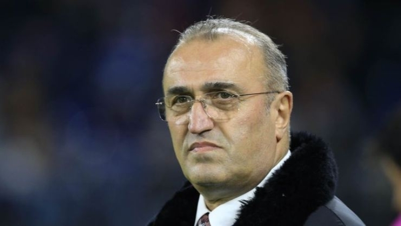 <p><b>EV�N�ZDE KALIN</b></p><p><b><br></b></p><p>Size diyorum ki evinizde kal�n, devletimizi dinleyin. Hastanelerimiz, doktorlar�m�z m�kemmel. Evde kal�rsak onlar�n da i�i rahatlar.</p>