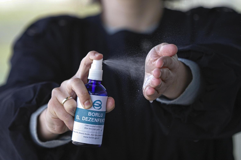 <p>Seri üretim sürecindeki el dezenfektanında geri sayım başladı. </p>