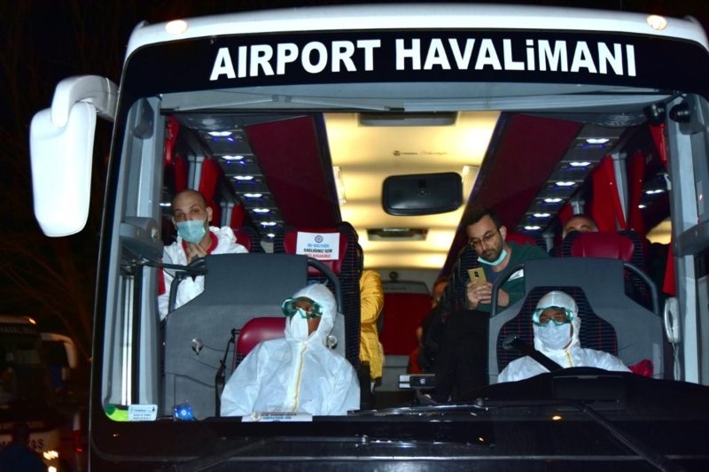 <p>Mu�la B�y�k�ehir Belediyesi’ne ait 8 otob�sle getirilen T�rk vatanda�lar�, Kredi ve Yurtlar Kurumu Mu�la �l M�d�rl���'ne ba�l� Milli Piyango Yurdu'na yerle�tirildi.&nbsp;</p>