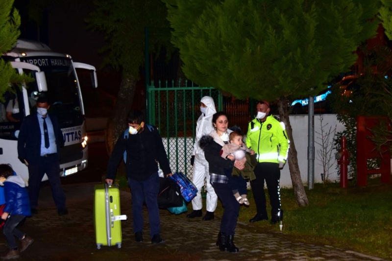 <p>Mu�la Gen�lik ve Spor �l M�d�r� �mer Ilman, 150 ki�inin koronavir�s �nlemleri kapsam�nda 14 g�n boyunca yurtta karantina alt�nda tutulaca��n� s�yledi.</p>