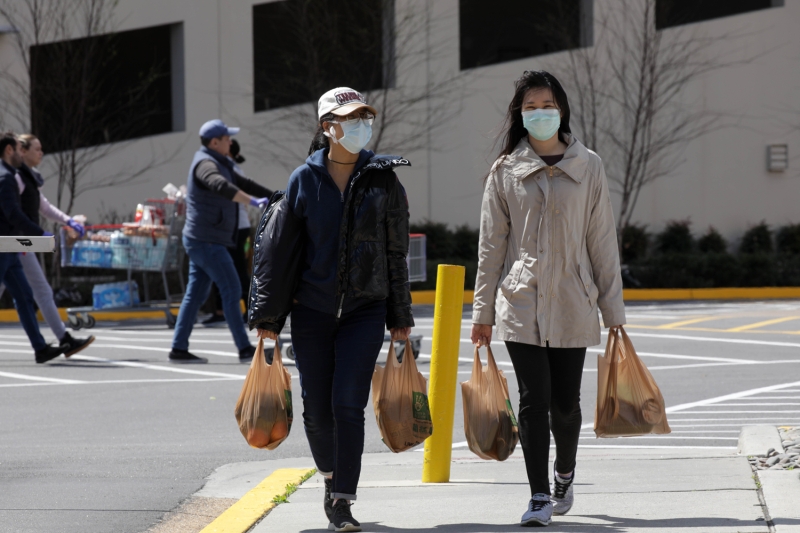 <p>Virginia eyaletinde 'evde kaln' talimat verilmi olmasna ramen vatandalar, spermarketlerden alverilerine devam etti. </p>