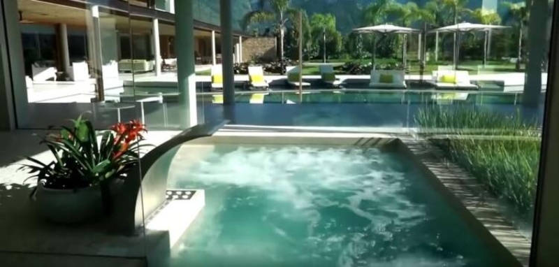 <p>Neymar, Sylvester Stallone'un 'Cehennem Melekleri' adlı filminin çekildiği Mangaratiba bölgesinde bulunan bu evde 2018 yılında ayağı kırıldığında da kalmıştı.</p>