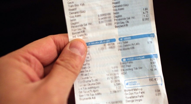 <p>Mahsupla�ma i�lemine y�nelik olas� t�ketici itirazlar� EPDK taraf�ndan de�erlendirilecek ve da��t�m �irketlerinden kaynaklanacak yanl�� bir uygulama durumunda s�z konusu �irketler hakk�nda soru�turma ba�lat�lacak ve mevzuatta belirtilen yapt�r�mlar uygulanacak.</p><p>Ayr�ca, bu s�re�te bir�ok i� ve i�lemlerin mobil ileti�im ara�lar�yla yap�labilmesine imkan olu�turmak amac�yla t�keticilerin ileti�im bilgilerini ilgili da��t�m ve tedarik �irketlerine iletmesi ve gerekliyse g�ncellemesi �neriliyor. (AA)</p>