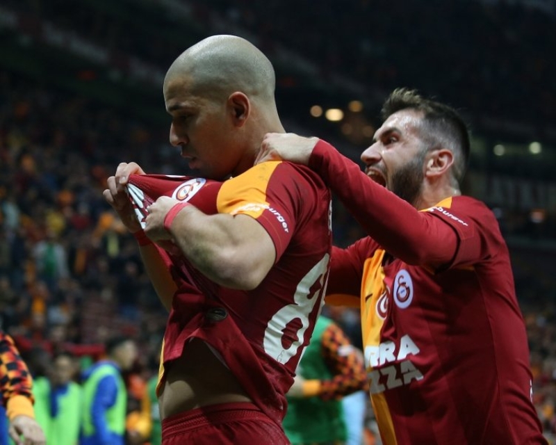 <p>Gözler Sofiane Feghouli'nin üzerinde...Cezayirli yıldız yıllık 3 milyon 850 bin euroluk kazancıyla Falcao'nun ardından takımın en fazla kazanan ismi durumunda. Yönetim, Feghouli'den de indirim beklentisi içinde.<br></p>