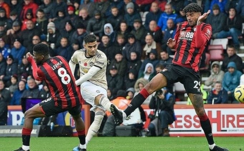 <p><strong>GELR KAYBI 866 MLYON EURO</strong></p><p>Kulpler 866 milyon euroluk TV gelir kaybn yaamak istemese de koullarn elverdii ekilde zm zerine nmzdeki hafta iinde tekrar toplanacak.</p>