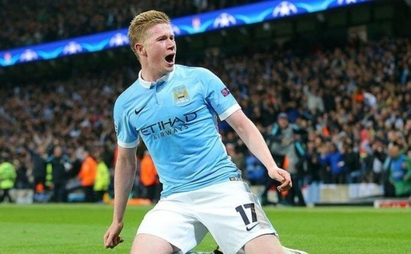 <p><strong>DNYA KUPASI TARZI TURNUVA</strong></p><p>Toplantda in dnda bir baka fikir daha ortaya kondu. Dnya Kupas tarz bir turnuva fikri ne srld. Kulpler birbirine yakn otellerde kalacak ve seyircisiz bir ekilde malar tamamlayacak.</p>