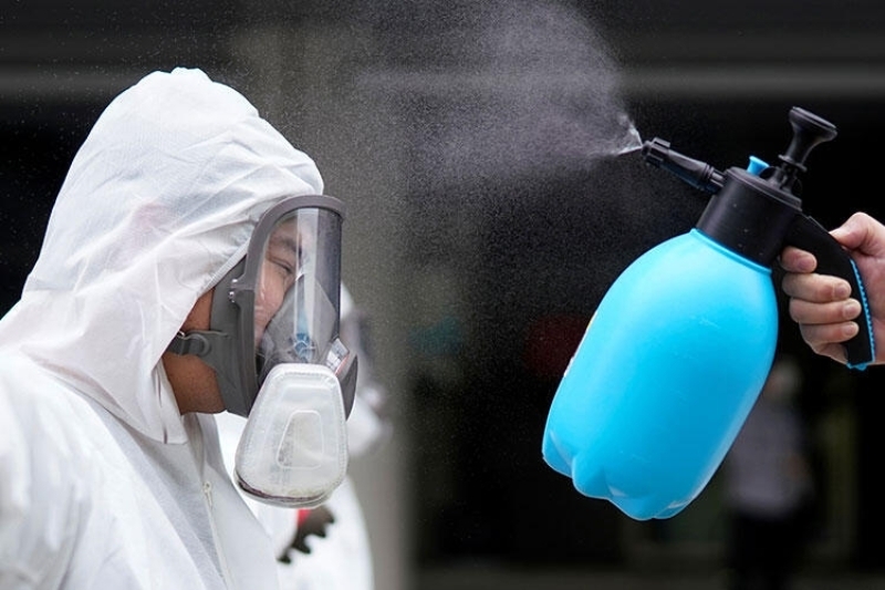 <p><b>LGLER ERTELENNCE... </b></p><p>Koronavirs salgnnn Avrupa'ya ulamasyla birlikte tm ligler ertelendi. Bunlardan biri de dnyann en iyisi olarak gsterilen ngiltere Premier Lig'di...</p>