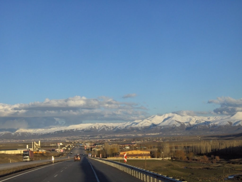 <p><b>İşte araç giriş çıkış yasağının uygulanacağı iller</b><br></p><p><br></p><p>Erzurum</p>