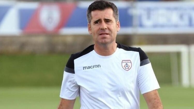 <p><b>HÜSEYİN EROĞLU EN UYGUN ADAY </b></p><p>Fenerbahçe Yönetimi’nin takımı bir an önce yeni teknik adama emanet etme isteğine en uygun adayların başında Hüseyin Eroğlu geliyor. Başkan Koç’un, Altınordu Başkanı Seyit Mehmet Özkan ile de iyi ilişkileri var. Ayrıca genç çalıştırıcının Altınordu ile şu anda ligde bir iddiası bulunmuyor.</p>