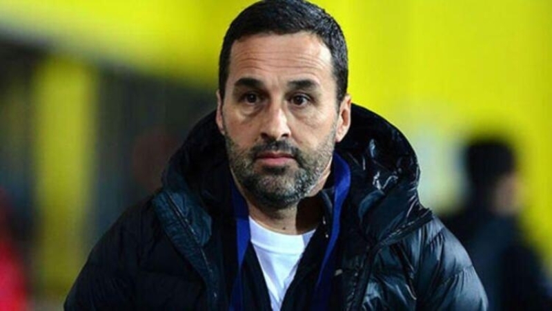 <p><b>BİR DİĞER ADAY KOŞUKAVAK </b></p><p>Fenebahçe'nin teknik direktör adaylarından bir diğeri ise Altay'ın çalıştırıcısı Yalçın Koşukavak. Ersun Yanal ile yolların ayrılmasının ardından Koşukavak ile görüşülmüş ancak Altay'ın TFF 1. Lig'de iddialı bir konumda olması sebebiyle görüşmeler sezon sonuna ertelenmişti.</p>