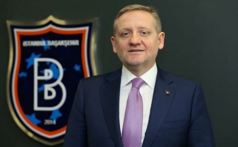 <p><strong>'11 G�ND�R B�R ODADA TEK BA�IMAYIM'</strong></p><p>Evde kal�n. ��e gitmek zorunda olanlar var bunu biliyorum. Asgari d�zeyde i�inizi yap�n ve bir an �nce kendinizi evinizde izole edin. Evden ��kmak zorunda olmayanlar d��ar�ya ad�m atmas�n, evde kals�n. Ben 11 g�nd�r bir odada tek ba��may�m. Her �eyin ba�� sa�l�k. Evde kal�rsak, kurallara uyarsak bu zor g�nleri atlataca��z. Hi� kimse umutsuzlu�a kap�lmas�n.</p>