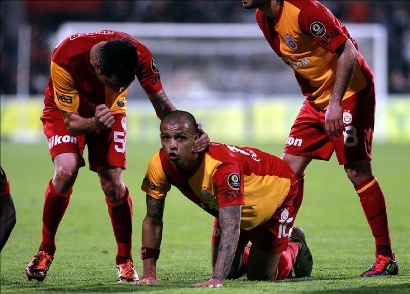 <p><strong>'TEKNİK DİREKTÖR OLABİLİRİM'</strong></p><p>Teknik dirketör olur muyum, şu anda konuşmak zor. Bir teknik direktör sadece oyunu bilmemeli, oyuncuların karanterlerini nasıl yönlendireceğini de bilmeli, bu farklı. Asla, asla deme. Futbolu seviyorum, yapabilirim.</p>