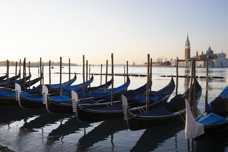 <p>Koronavirs salgn nedeniyle tenhalaan Venedik'te kanal sular temizlendi</p>