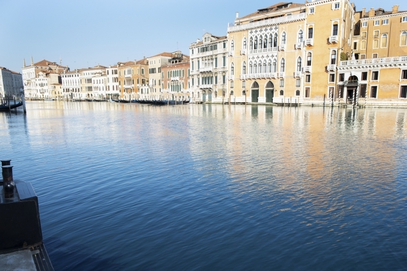 <p>Koronavirs salgn nedeniyle tenhalaan Venedik'te kanal sular temizlendi</p>