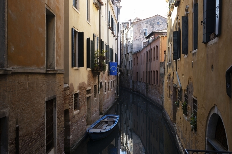 <p>Koronavirs salgn nedeniyle tenhalaan Venedik'te kanal sular temizlendi<br></p>