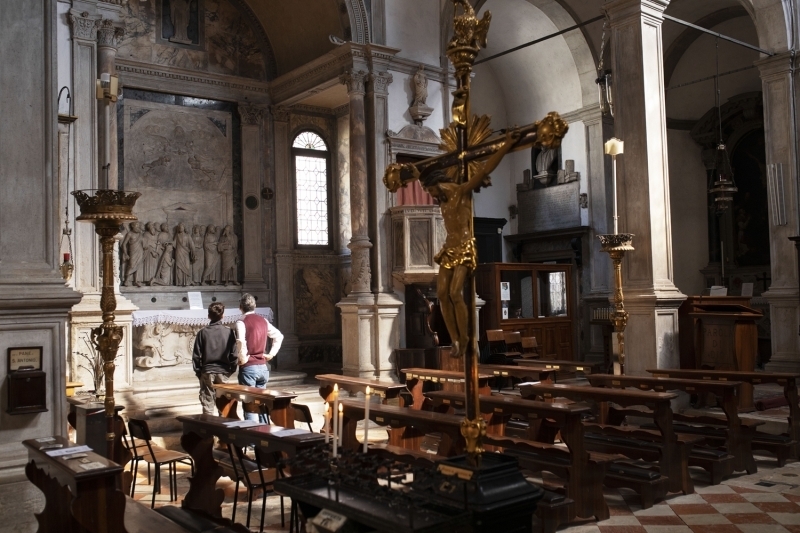 <p>Koronavirs salgn nedeniyle tenhalaan Venedik'te kanal sular temizlendi<br></p>