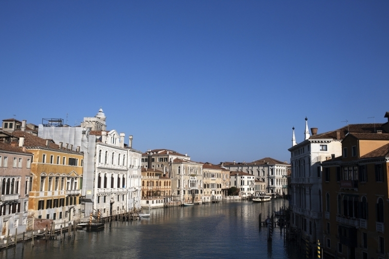 <p>Koronavirs salgn nedeniyle tenhalaan Venedik'te kanal sular temizlendi</p>