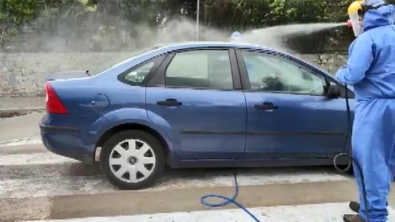 <p><b>3 GÜNDE BİR 10 KİŞİ KASABAYI DEZENFEKTE EDİYOR</b></p>