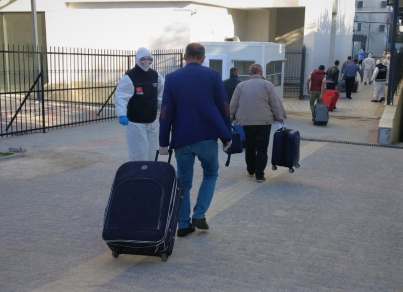 <p>Vatandaşların 14 günlük karantina sürecinde ihtiyaçlarının; Eskişehir Valiliği, İl Sağlık Müdürlüğü, Gençlik ve Spor İl Müdürlüğü, AFAD ile Türk Kızılayı tarafından karşılanacağı belirtildi.</p>