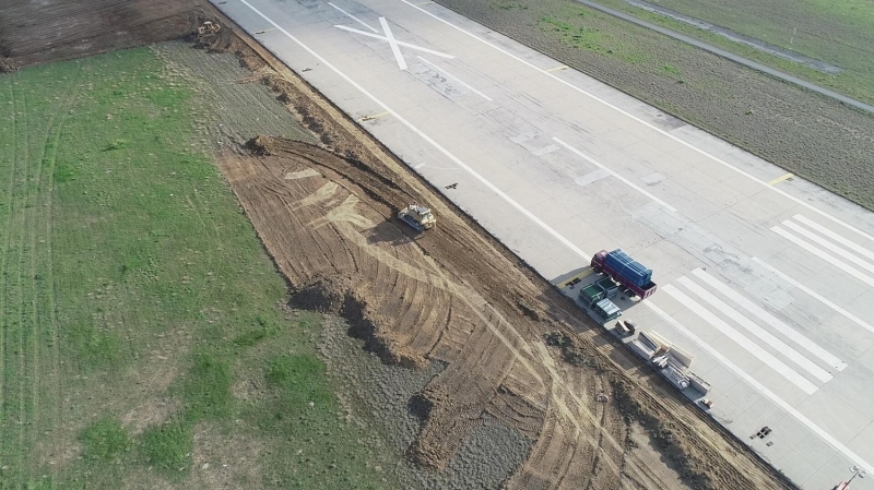 <p>Çok  sayıda iş makinesi ve kamyon ile çalışmalar yaptı.</p>