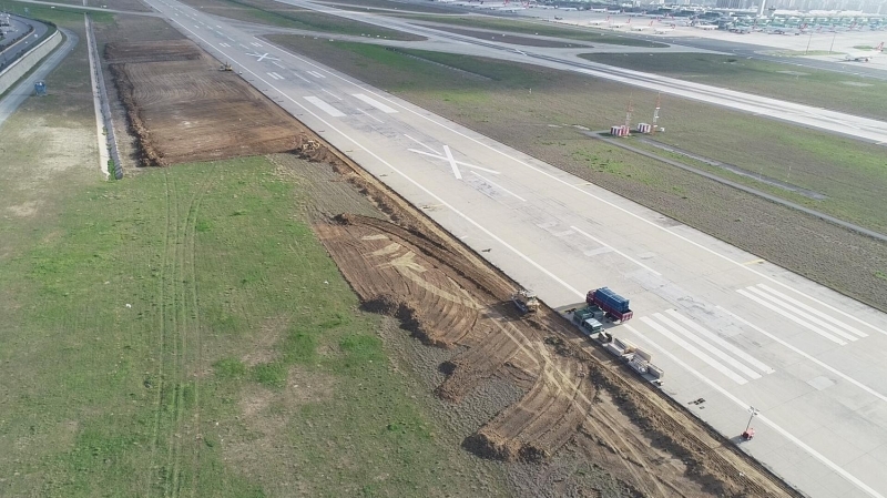 <p>Açıklamanın ardından ilk olarak Atatürk Havalimanı'nın yanında bulunan Devlet Hava Meydanları İşletmesi Genel Müdürlüğü'ne ait arazide çalışmalar başladı. </p>