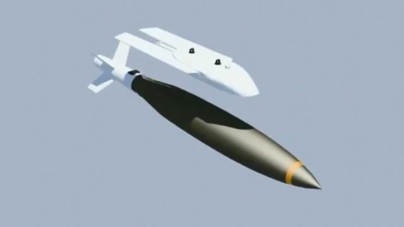 <p>• Yüksek irtifadan atıldıgında 15 deniz mili menzil<br></p><p>• Sabit ve hareketli hedeflere karsı kullanım<br></p><p>• Lazer Arayıcı Baslık (LAB) ile kullanım</p>