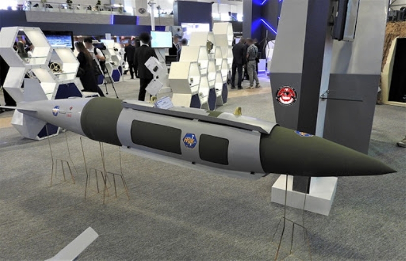 <p>• ANS/KKS ile 10m altı, sadece ANS ile 25m altı CEP değeri<br></p><p>• F-16 PO-III ve F-4E/2020 savaş uçaklarına sertifikasyon<br></p><p>• MIL-STD 1760 uyumluluğu</p>