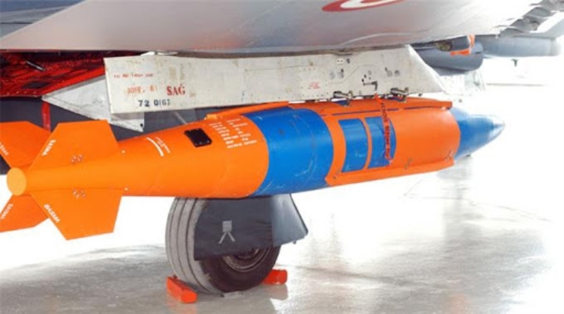 <p>• Tüm hava kosullarında, gece ve gündüz görev yapabilme<br></p><p>• Görev basına daha az bomba, sorti ve personel<br></p><p>• Maliyet etkin<br></p><p>• Tümleşik ANS/KKS ile hassas vuruş kabiliyeti</p>