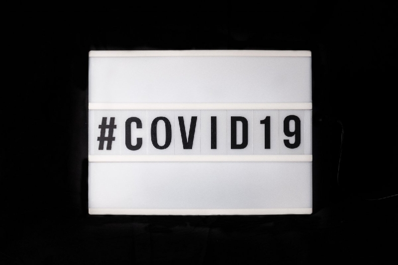 <p>'Messi 1 sene para almasa ne olur? Fatih Terim-Şenol Güneş 1 sene almasa ne olur? Hiçbir şey olmaz. Ama orada çalışan çimcinin vs.'nin paralarını almaları lazım. Yapılması gereken bu. Öncelikle koruman gereken dar ve orta gelirlilerdir. Olay bu'</p>