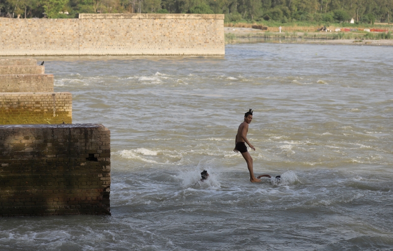 <p>Hindistan'ın Yamuna Nehri temizleniyor</p>