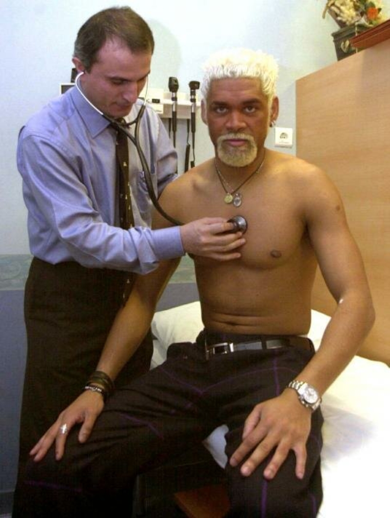 <p><strong>'FAISAL �SM�N� ALDIM'</strong></p><p>Beni Abel, Faisal ya da Abel Faisal Xavier olarak �a��rabilirsiniz. Ayn� isimle kalabilirdim ancak �slam d�nyas�ndaki tarihi bir isimle de �a�r�lmak benim i�in gurur duydu�um bir �ey oldu. B�yle bir isme sahip oldu�um i�in mutluyum.</p>