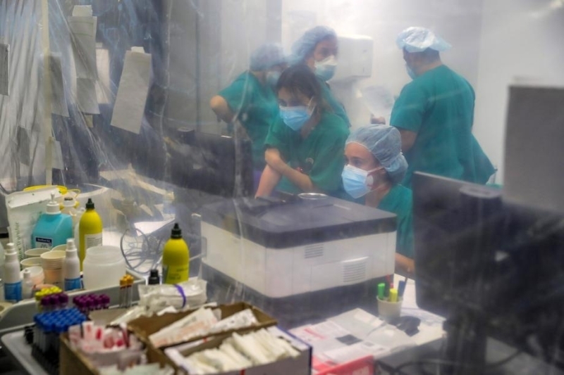 <p>Dünya genelinde yeni tip koronavirüs salgınında ölenlerin sayısı 90 bini aştı.</p>