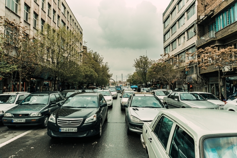 <p>İran'da bazı işletmeler ve devlet kurumları faaliyetlerine tekrar başladı</p>